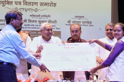 CM Nitish distributes appointment letters to 4954 ANMs