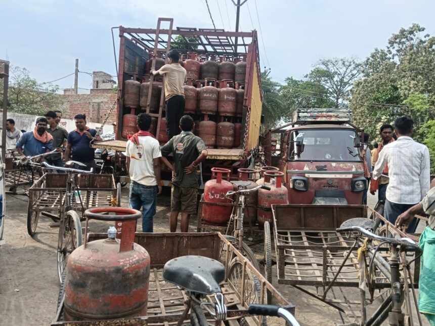 एलपीजी आपूर्ति को लेकर प्रशासन अलर्ट, शिकायतों का त्वरित निवारण; निगरानी और छापेमारी जारी