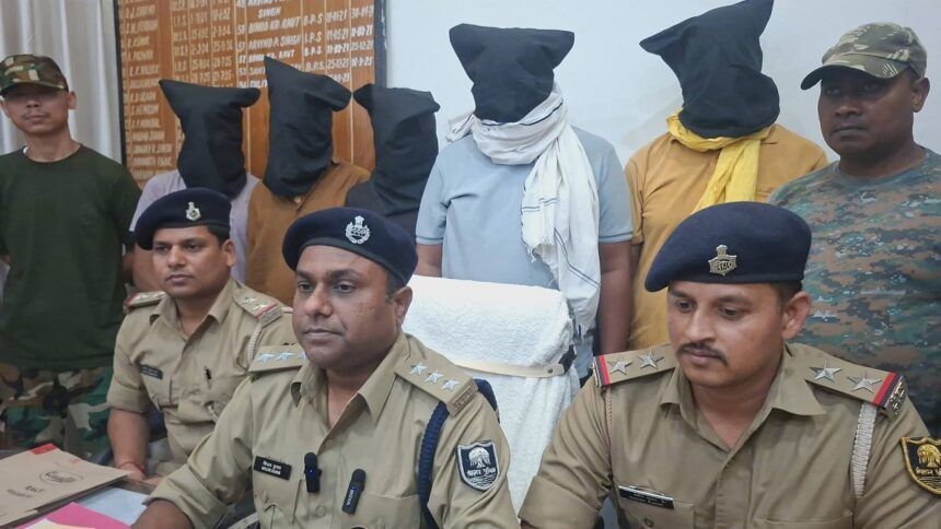 Sasaram robbery case solved, five accused arrested with gold worth Rs 7 lakh