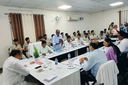 Minister Madan Sahni reviews Prohibition and Registration Department, directs intensive campaign against illicit liquor