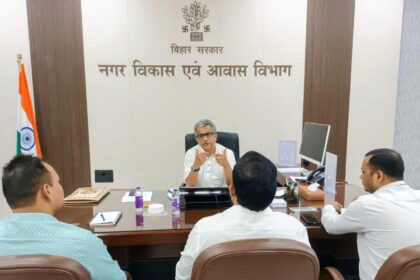 The government will provide relief to delivery boys and courier workers during the scorching heat; sheds and drinking water centers will be set up in the city.