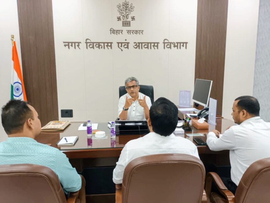 The government will provide relief to delivery boys and courier workers during the scorching heat; sheds and drinking water centers will be set up in the city.