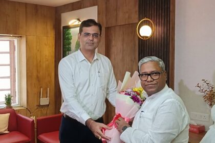 Dr. Santosh Manjhi took charge of the Minor Water Resources Department, increasing irrigation facilities for farmers is the first priority.