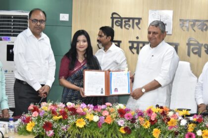 15 candidates got appointment in the Water Resources Department, Deputy Chief Minister Vijay Chaudhary handed over the appointment letters.