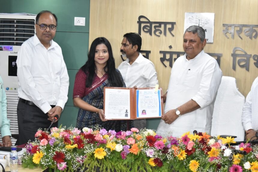 15 candidates got appointment in the Water Resources Department, Deputy Chief Minister Vijay Chaudhary handed over the appointment letters.
