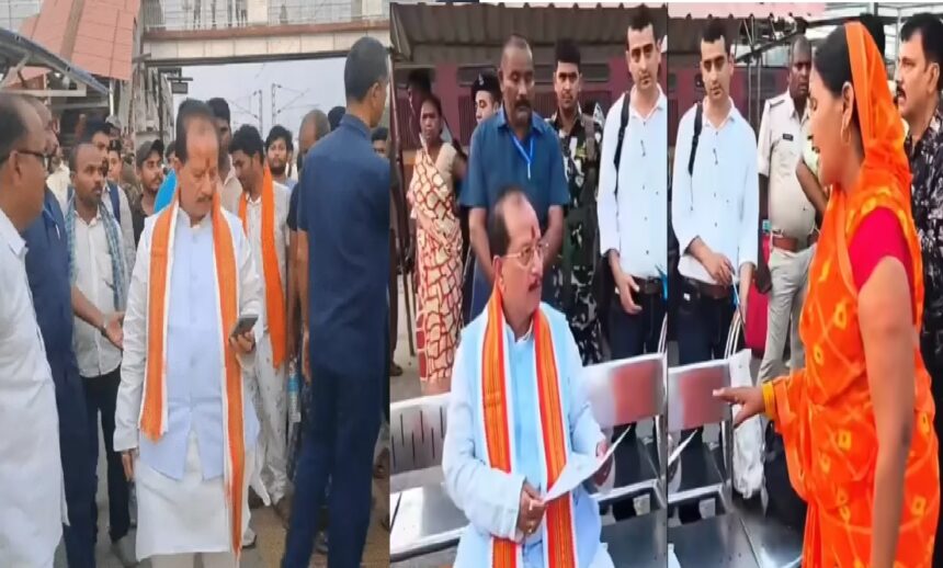 Minister Vijay Sinha gets angry over the poor condition of Lakhisarai station, issues strict warning to officials