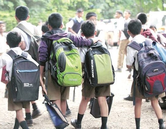 Government tightens restrictions on school bag weight