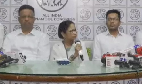 इस्तीफा नहीं देंगी ममता बनर्जी