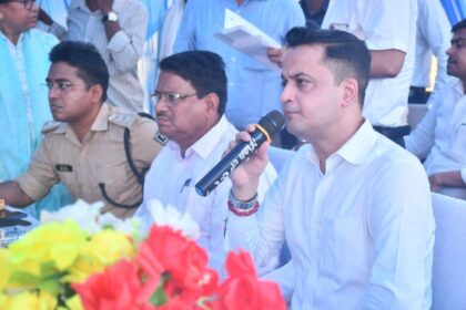 Madhubani's Sahayog Camp became a platform for solving public problems, DM heard the complaints of the villagers.