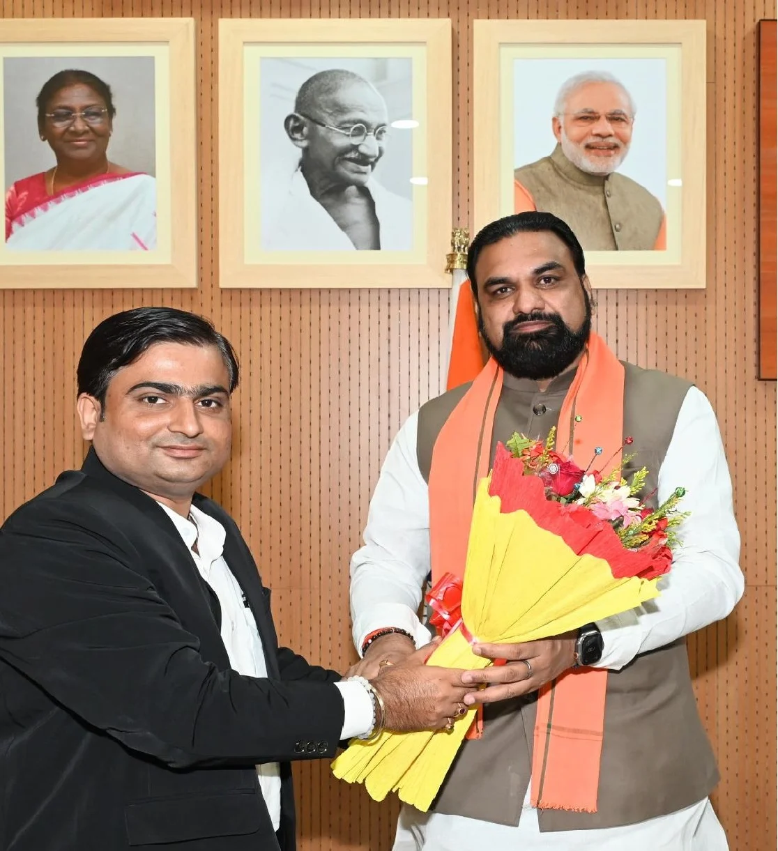News PR Editor Anshu Jha met Chief Minister Samrat Chaudhary and discussed contemporary issues of Bihar.
