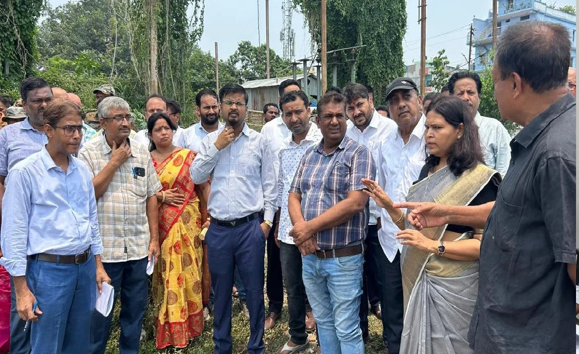 Bhagalpur Municipal Corporation takes a tough stance on waterlogging; inspections conducted at Bholanath and Bounsi Bridge ROBs; 24-hour ultimatum issued to Railways and construction agencies.