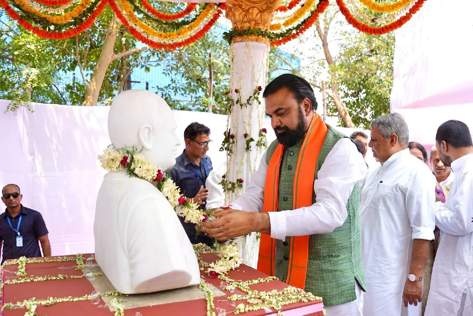 Chief Minister pays tribute on the death anniversary of former Union Minister Digvijay Singh; several ministers and public representatives gather on his 16th death anniversary.