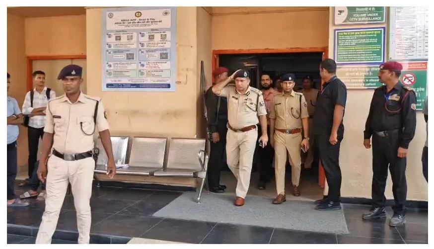 IG Jitendra Rana visited AIIMS to check on the injured police personnel; stated that the officer is out of danger.