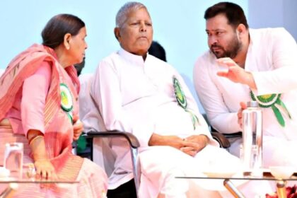 Despite having four government bungalows, the Lalu family is unwilling to leave 10 Circular Road. What is the reason?