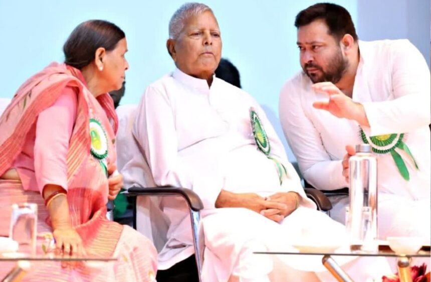 Despite having four government bungalows, the Lalu family is unwilling to leave 10 Circular Road. What is the reason?
