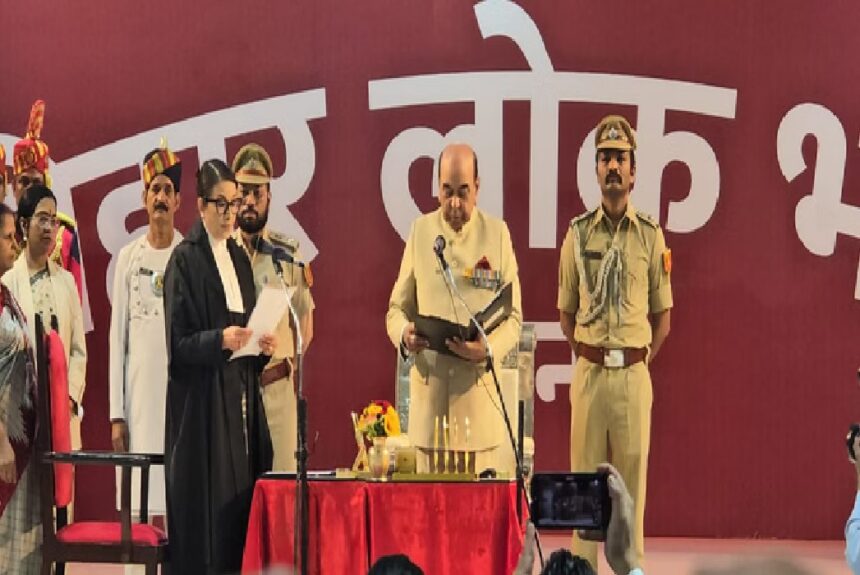 NEWS PR डेस्क: पटना हाईकोर्ट के इतिहास में शुक्रवार का दिन विशेष रहा। वरिष्ठ न्यायाधीश जस्टिस मीनाक्षी मदन राय ने पटना उच्च न्यायालय की नई मुख्य न्यायाधीश के रूप में शपथ ग्रहण की। राजधानी स्थित लोकभवन में आयोजित समारोह में बिहार के राज्यपाल सैयद अता हसनैन ने उन्हें पद और गोपनीयता की शपथ दिलाई।