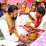The Chief Minister attended the 'Pran Pratishtha' (consecration) festival and Vishnu Mahayajna held at the '24 Avatar Dham' in Samastipur, and prayed for the peace, happiness, and prosperity of the state.