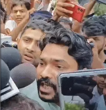 जेल से बाहर आते ही रौशन आनंद का गंभीर आरोप