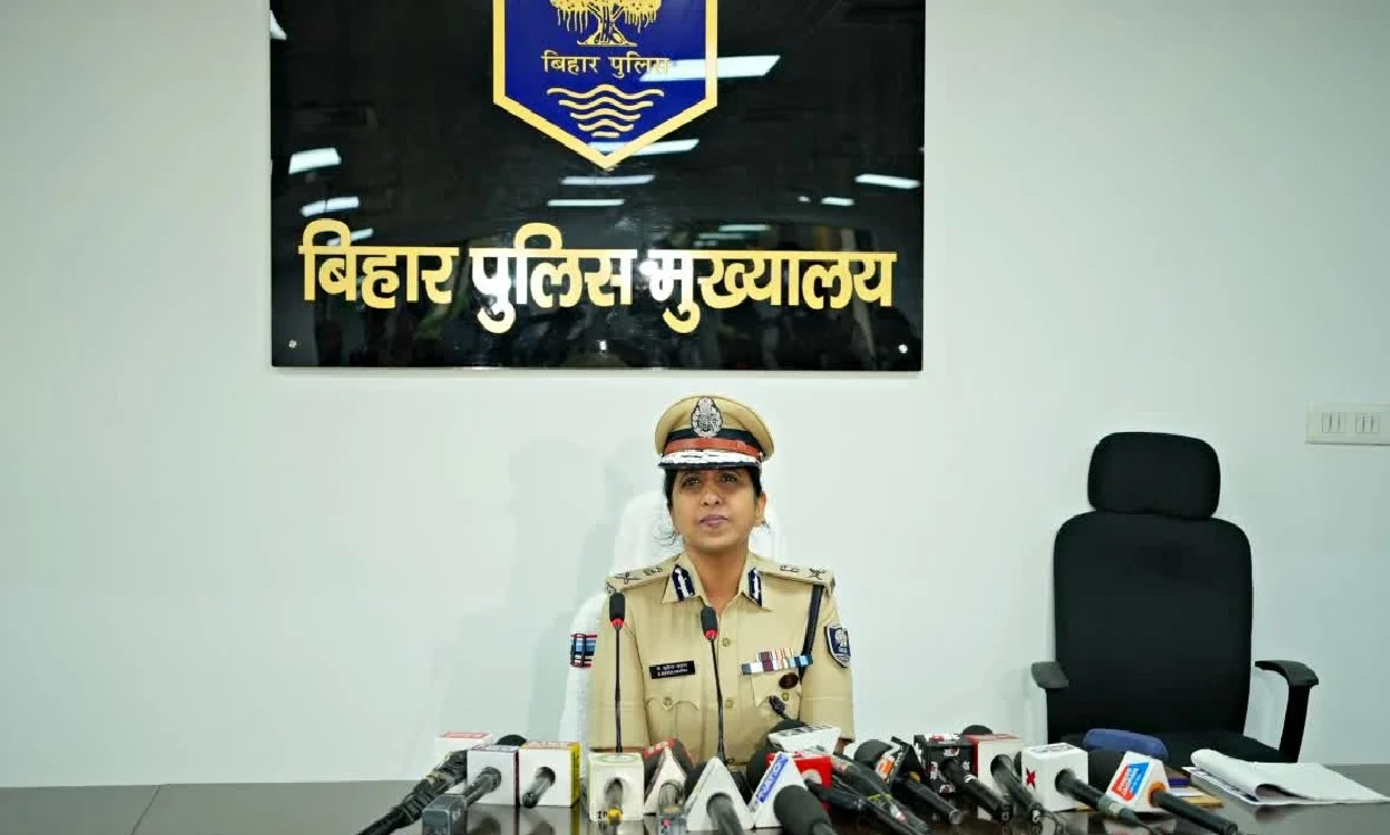 130 accused arrested for brandishing weapons on social media; 109 smugglers also nabbed.