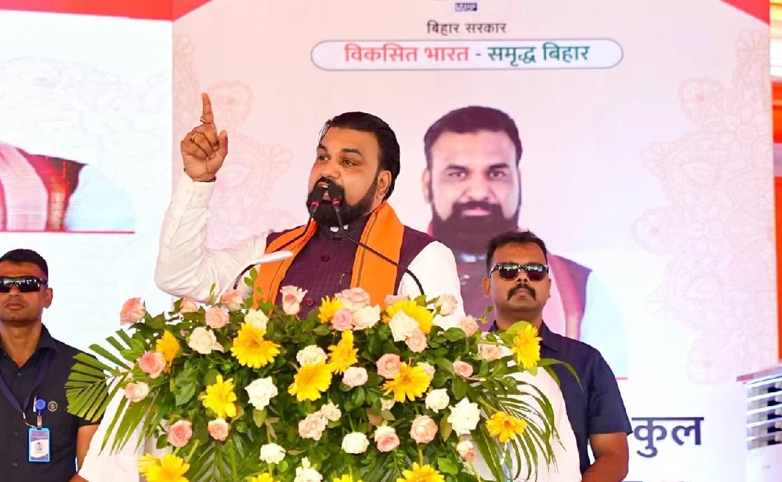 Chief Minister launches a scathing attack on the opposition, stating that the people of Bihar have witnessed 'Jungle Raj' and have faith in the good governance of Modi and Nitish.