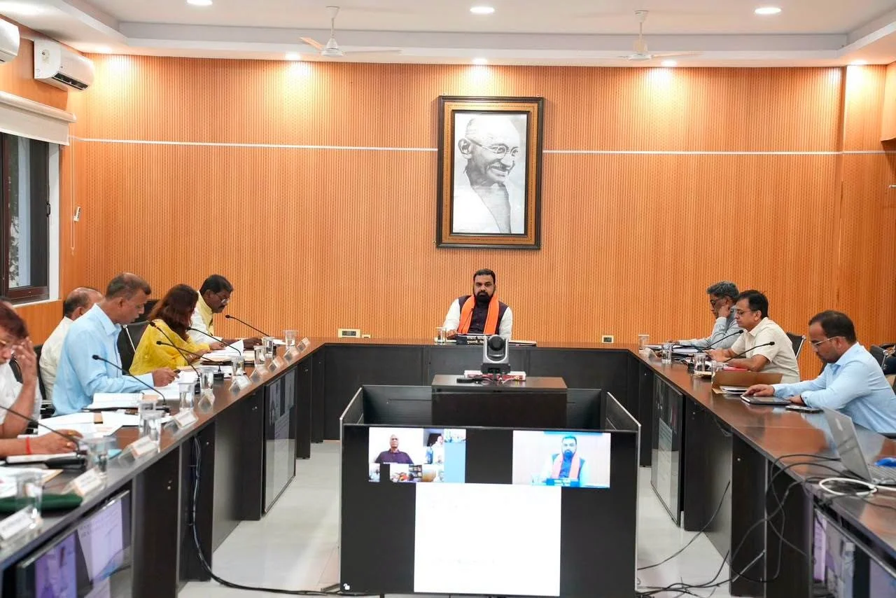 Directives issued to fast-track the 2,600 MW Durgawati Pumped Storage Project; government emphasizes eco-tourism and green energy.