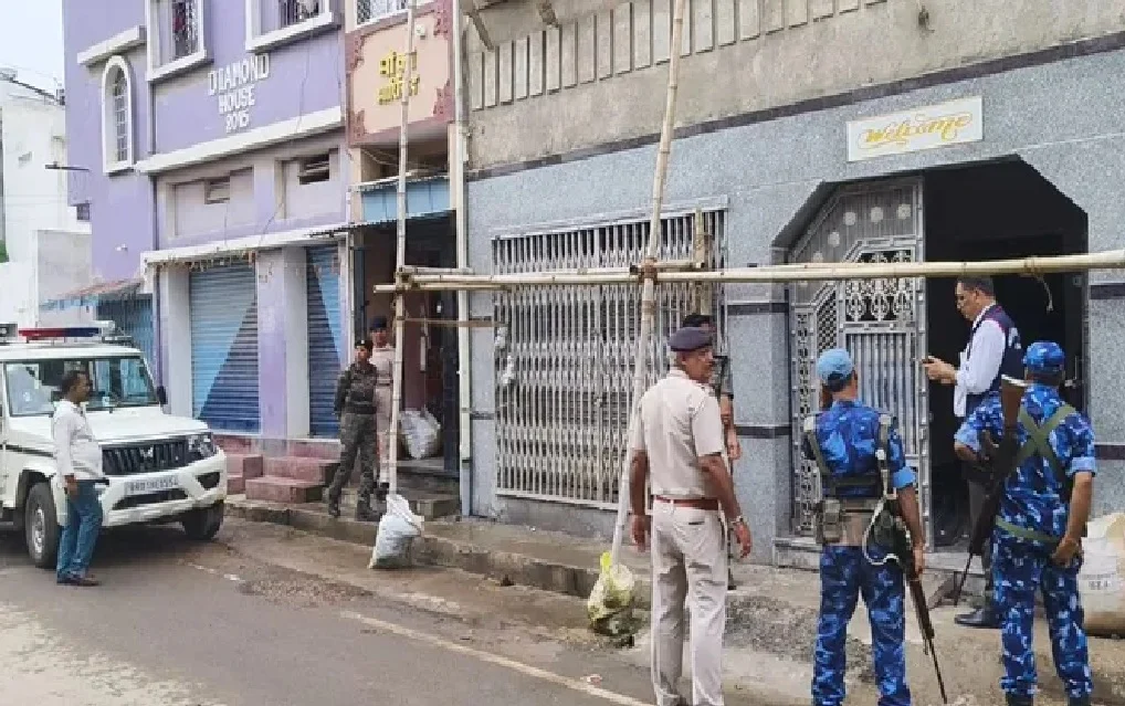Major action by the Economic Offences Unit in Bihar: simultaneous raids conducted at two premises belonging to Excise Inspector Ankesh Raj Gond.