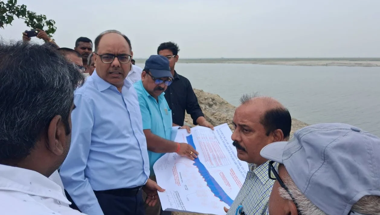 Water Resources Department on high alert ahead of floods; Secretary inspects flood protection and anti-erosion works.