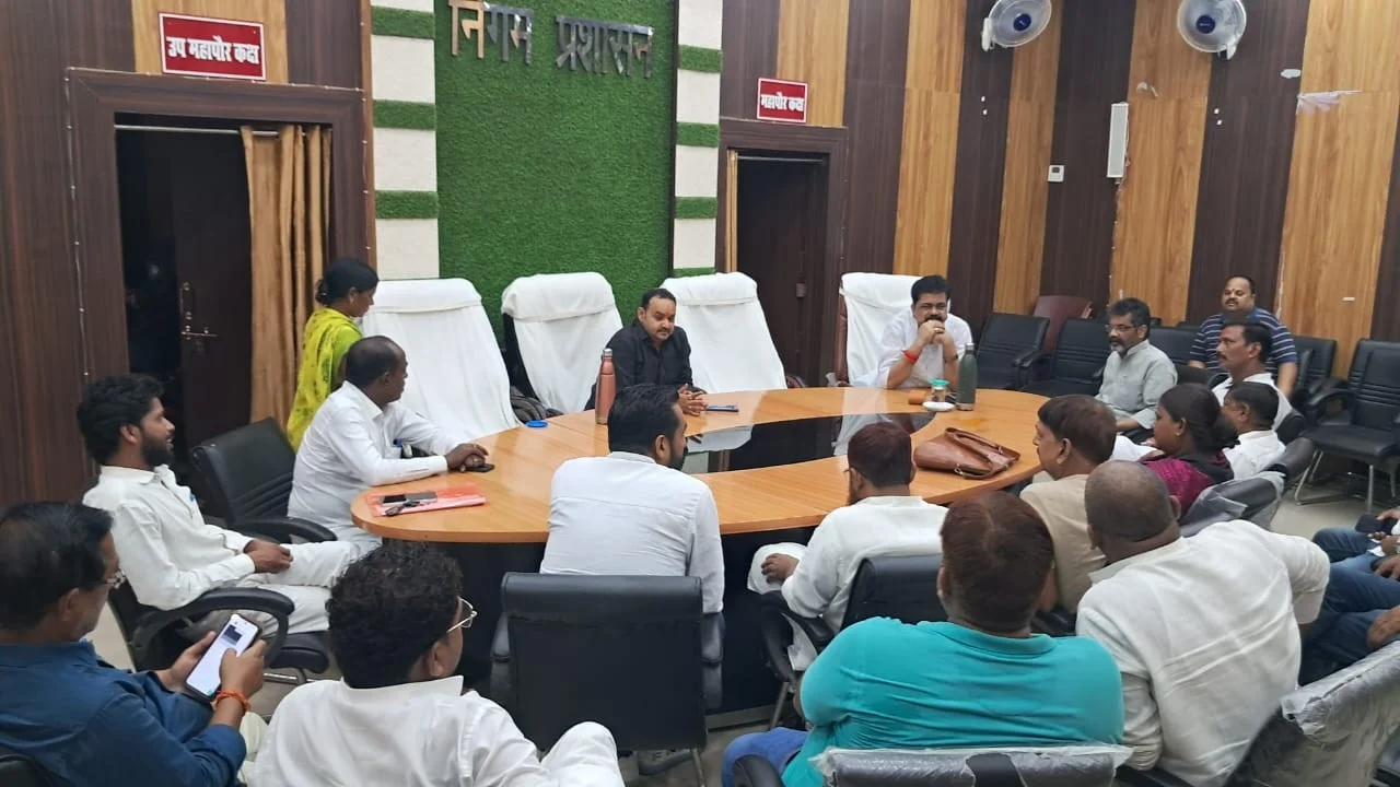 Drinking water crisis in several wards even during the monsoon; Mayor lashes out at BUDACO officials during review meeting.