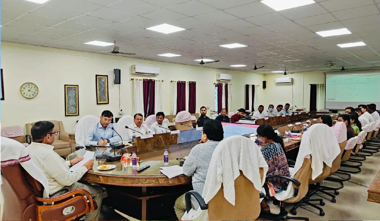 Commissioner strict on cleanliness and waste management; issues necessary directives to all municipal bodies.