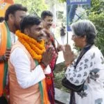 NDA candidate Neeraj Sinha is conducting door-to-door public outreach, highlighting the commitment to development and good governance as the hallmark of the NDA.
