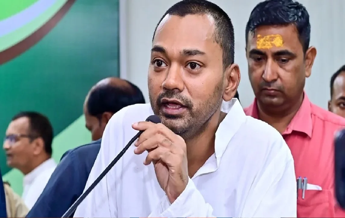 Health Minister takes action after inspection at LNJP Hospital; show-cause notices issued to two doctors.