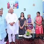 Nitish Kumar visited a party worker's home on the occasion of Guru Purnima and blessed the family members.