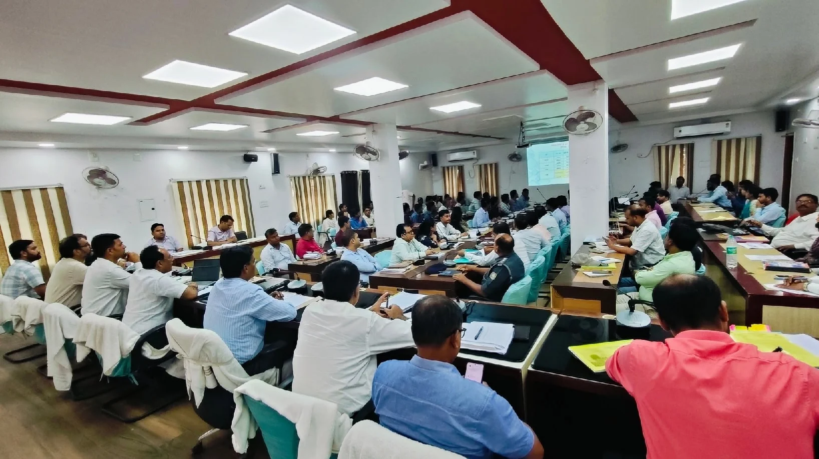 Administration on alert to tackle floods and drought; DM reviews preparedness.