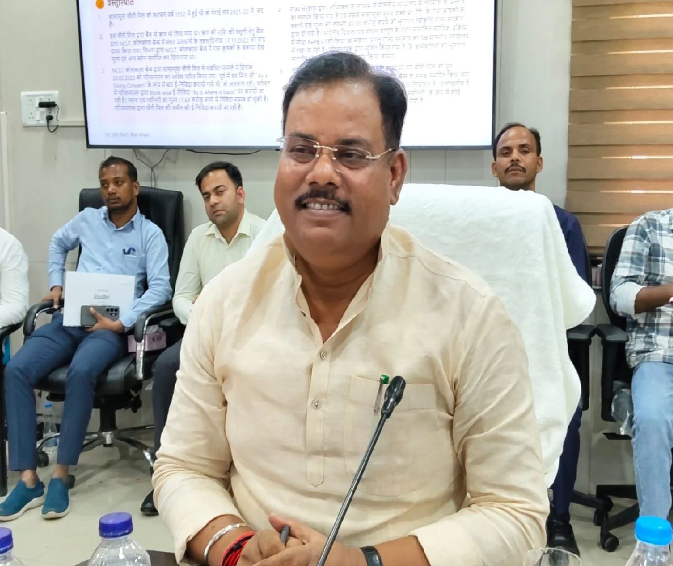 Sugarcane Industry Minister reiterates government's commitment; farmers' interests and the development of the sugarcane-based industry are top priorities.