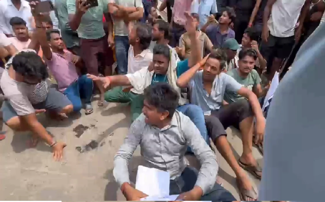Traders protest against bulldozer action in Bettiah; sit-in continues at Meena Bazar and Chhota Ramna.