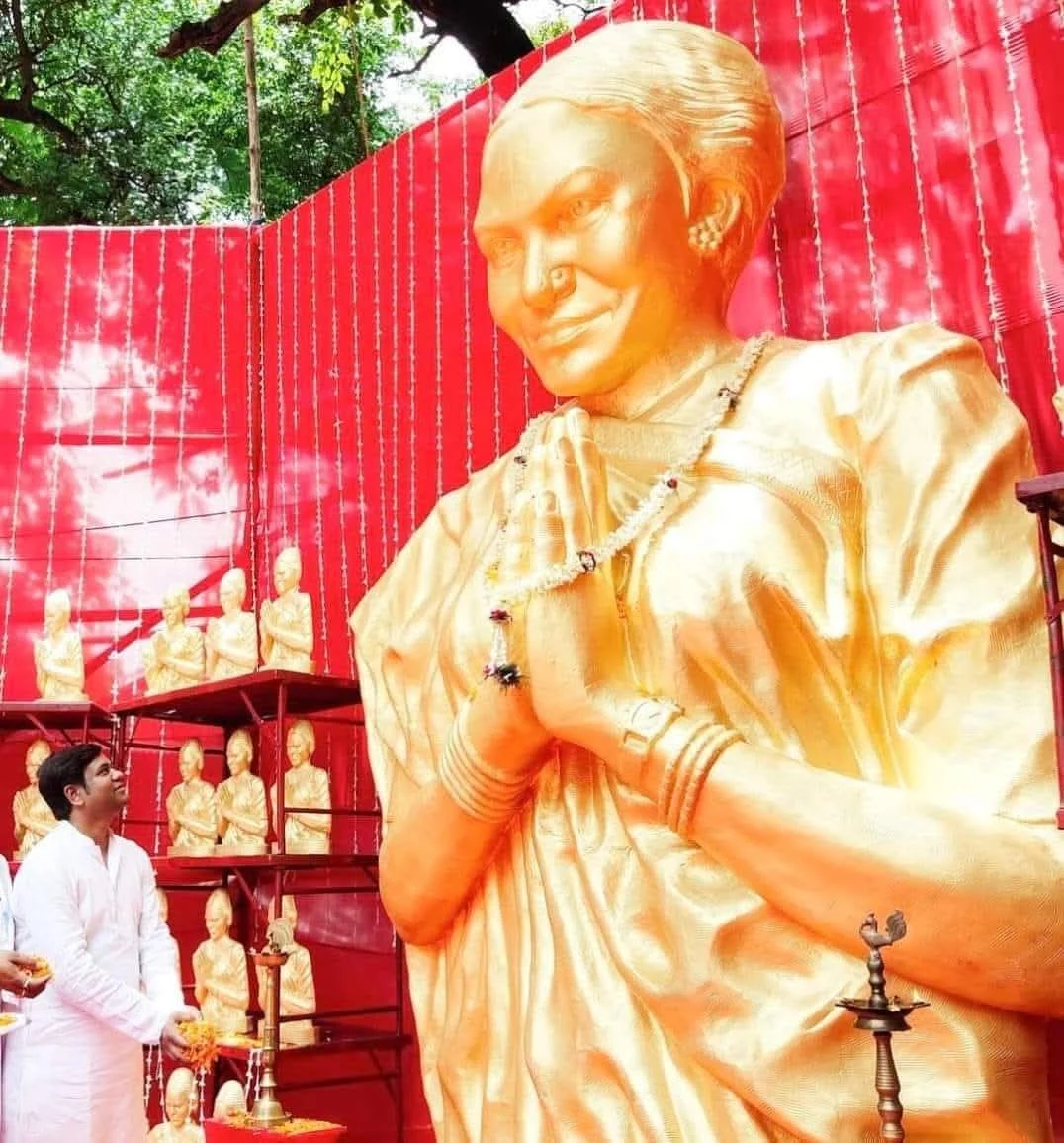 VIP leaders and workers paid heartfelt tribute to Veerangana Phoolan Devi on her martyrdom day; Mukesh Sahani paid his respects.