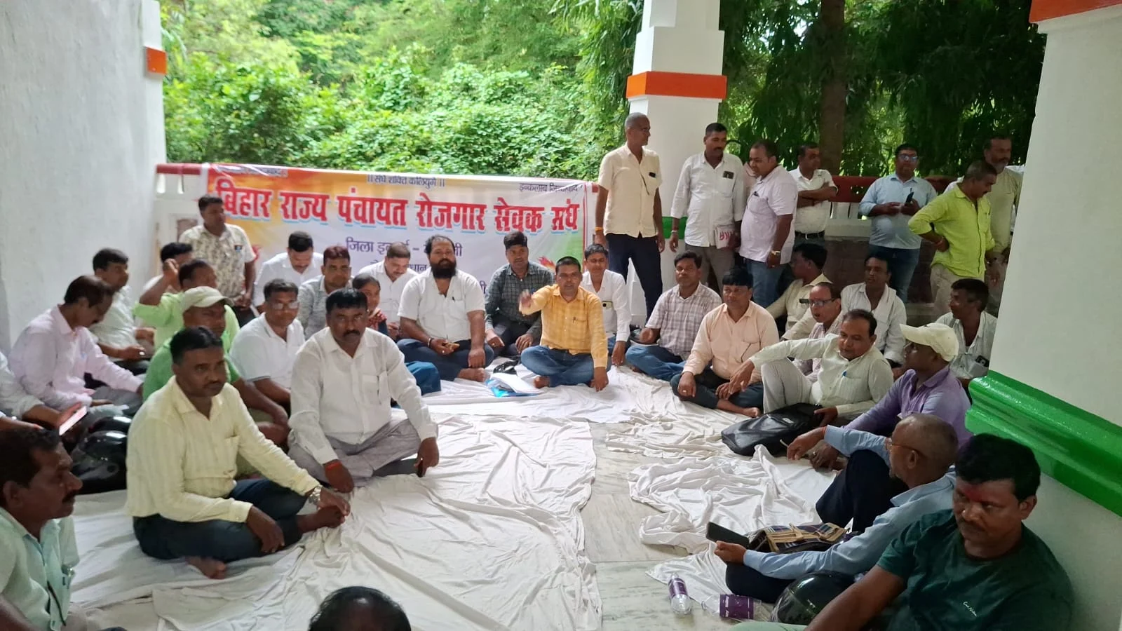 बर्खास्त पंचायत रोजगार सेवकों की वापसी की मांग तेज, संघ ने दी चरणबद्ध आंदोलन की चेतावनी